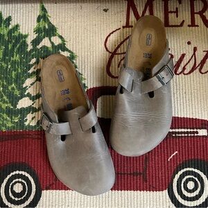 Birkenstock Boston Soft Footbed Clogs in Oiled Leather - Iron